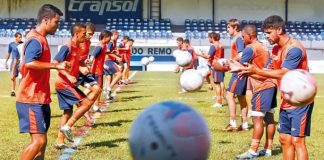 Jogadores remistas treinam no Baenão