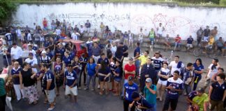 Torcedores remistas fizeram um protesto em frente a sede da FPF