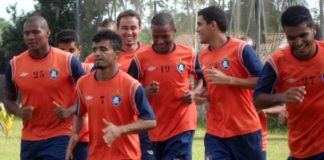 Jogadores remistas realizam coletivo