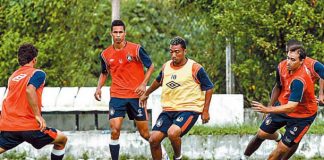 Jogadores remistas realizam coletivo