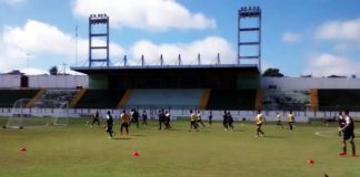 Jogadores remistas realizam atividade física