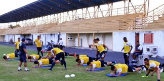 Jogadores remistas realizam atividade física no estádio Ribeirão (Boa Vista-RR)