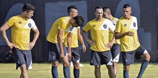 Jogadores remistas realizam atividade física