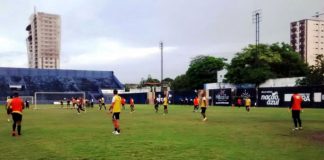 Jogadores remistas realizam atividade física