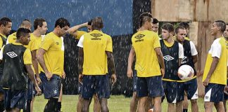 Jogadores remistas realizam atividade física