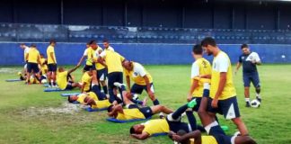 Jogadores remistas realizam atividade física