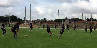 Jogadores remistas realizam atividade física