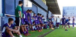 Jogadores remistas realizam atividade física