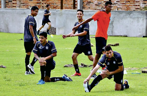 Jogadores remistas realizam atividade física