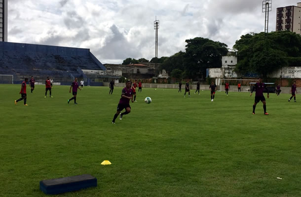 Jogadores remistas realizam atividade física