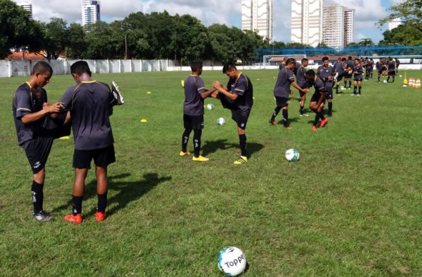 Jogadores remistas realizam atividade física