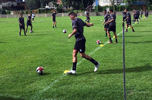 Jogadores remistas realizam atividade física