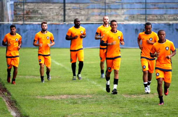 Jogadores remistas realizam atividade física