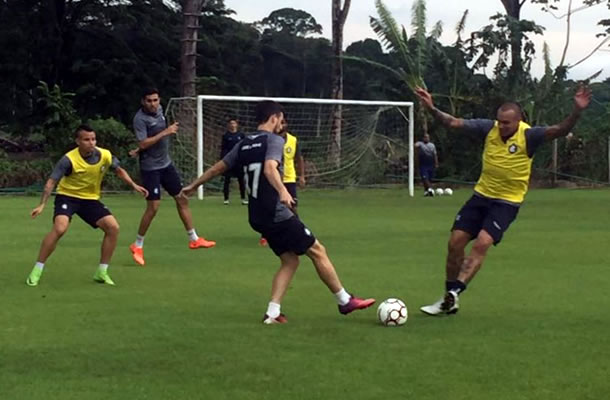 Jogadores remistas realizam atividade física