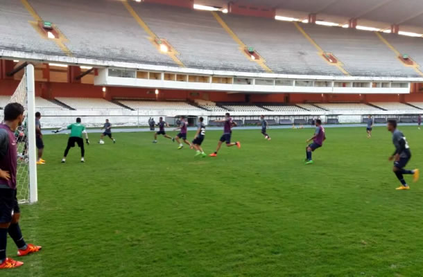 Jogadores remistas realizam atividade física