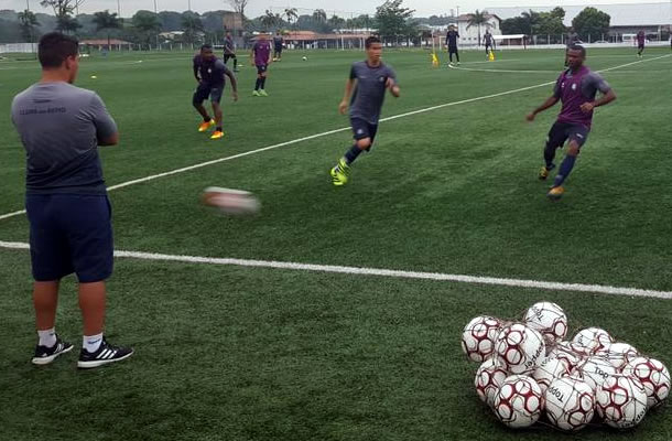 Jogadores remistas realizam atividade física