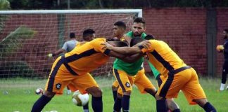 Jogadores remistas realizam atividade física