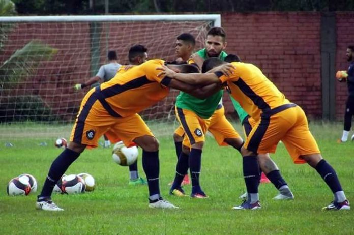 Jogadores remistas realizam atividade física