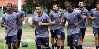 Jogadores remistas realizam atividade física