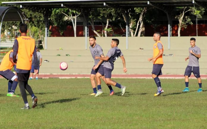 Jogadores remistas realizam atividade física