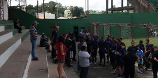 Protesto no estádio do Souza