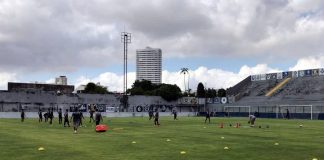 Jogadores remistas realizam atividade física