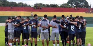 Jogadores remistas realizam atividade física