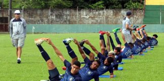 Jogadores remistas realizam atividade física