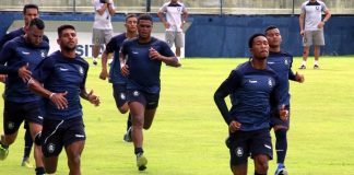 Jogadores remistas realizam atividade física