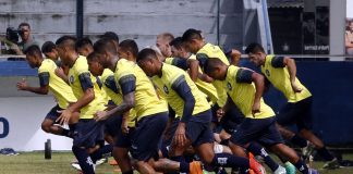 Jogadores remistas realizam atividade física