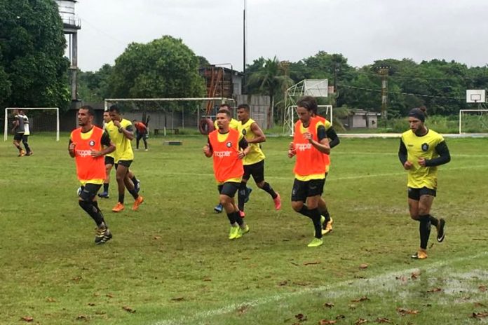 Jogadores remistas realizam atividade física