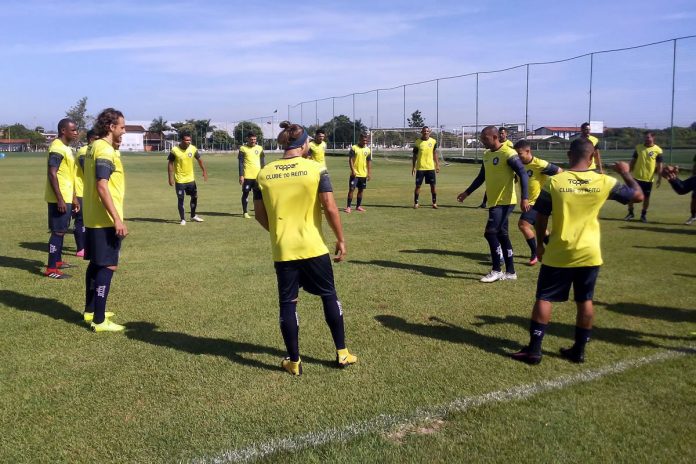 Jogadores remistas realizam atividade física