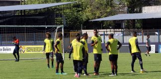 Jogadores remistas realizam atividade física