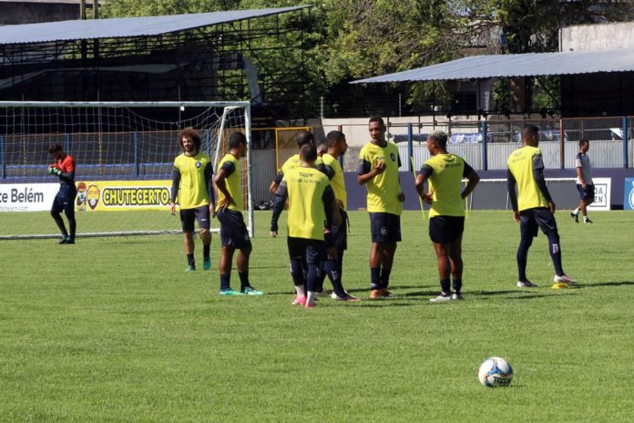 Jogadores remistas realizam atividade física