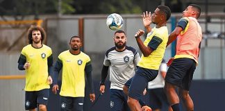 Jogadores remistas realizam atividade física