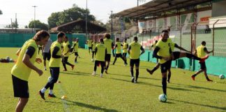 Jogadores remistas realizam atividade física