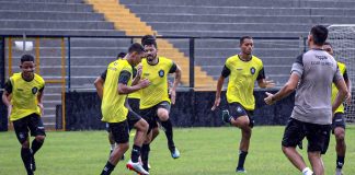 Jogadores remistas realizam atividade física