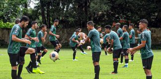 Jogadores remistas realizam atividade física