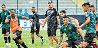 Jogadores remistas realizam atividade física