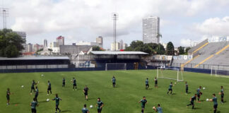 Jogadores remistas realizam atividade física