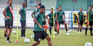 Jogadores remistas realizam atividade física