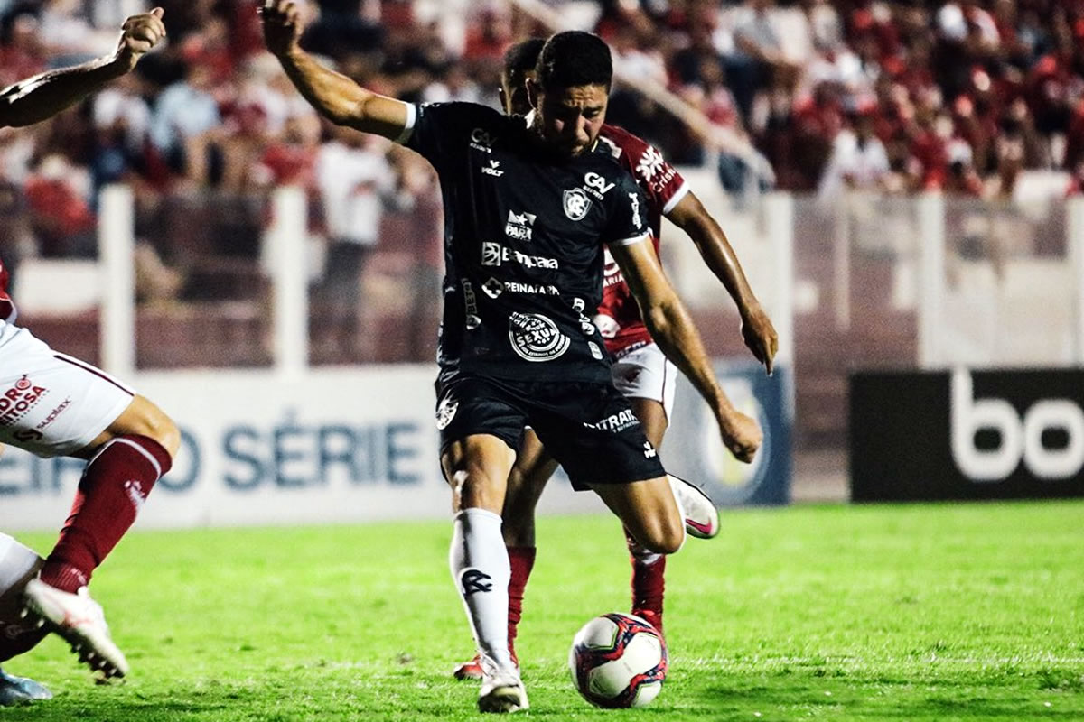 Apesar de empate, técnico do Vila Nova vê mudança de atitude no time