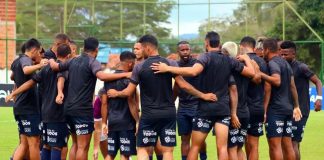 Jogadores remistas realizam atividade física