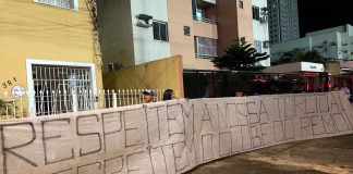 Protesto em frente ao Baenão – Foto: Divulgação (Barra Brava Camisa 33/Instagram)