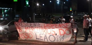 Protesto de torcedores do Remo no aeroporto – Foto: Divulgação (Chaves Remista/Instagram)