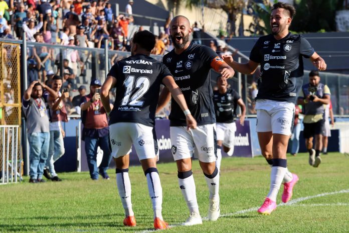 Remo 1×0 Ypiranga-RS (Raimar, Ytalo e Giovanni Pavani) – Foto: Irene Almeida (Diário do Pará)