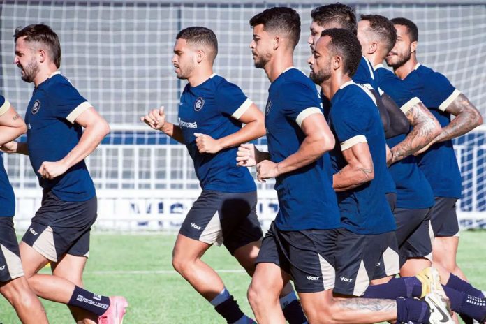 Jogadores remistas realizam atividade física – Foto: Samara Miranda (Clube do Remo)