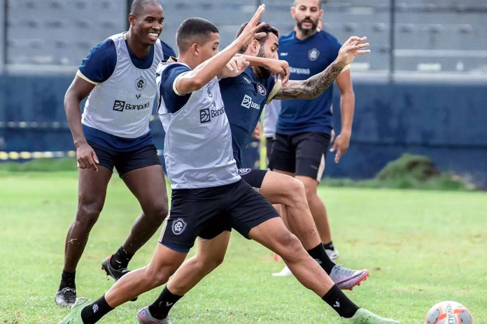 Jogadores remistas realizam atividade física – Foto: Samara Miranda (Clube do Remo)